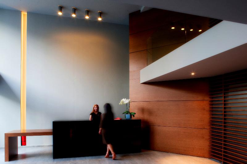 בית מלון כפרי Oktober Downtown Boutique