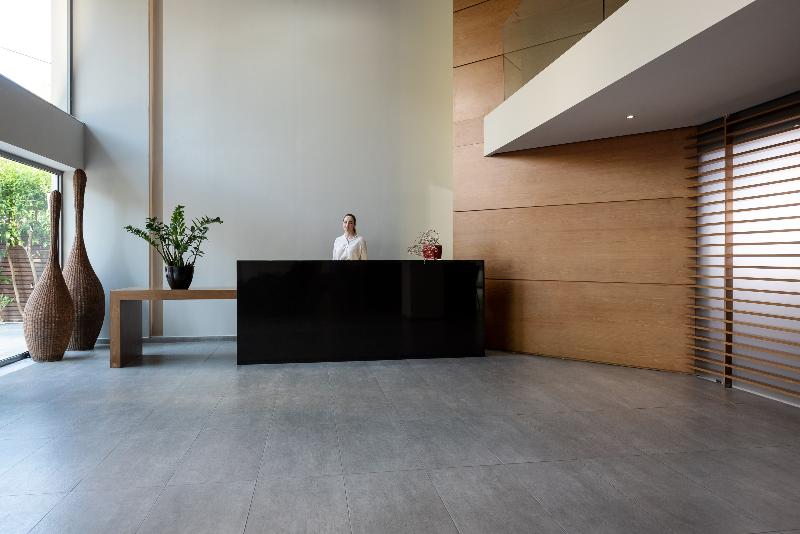 בית מלון כפרי Oktober Downtown Boutique