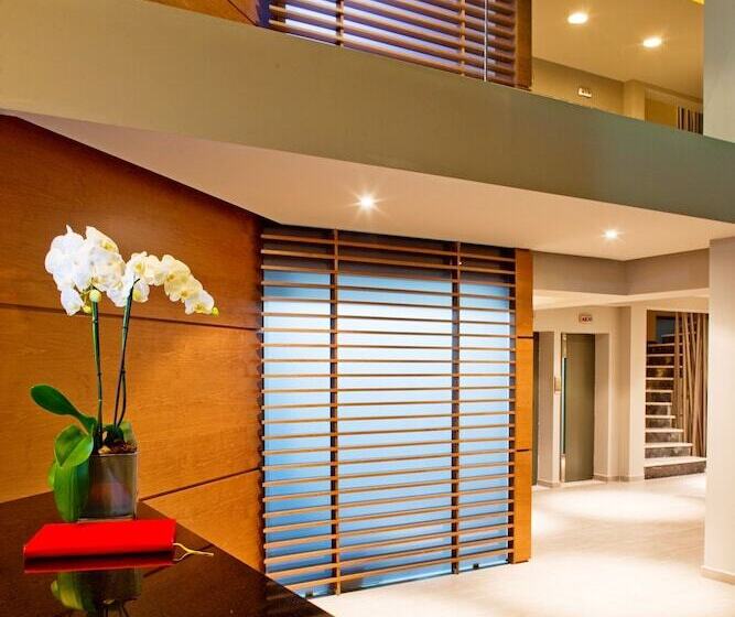 בית מלון כפרי Oktober Downtown Boutique