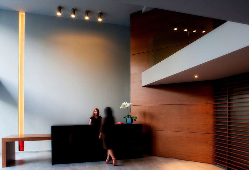 בית מלון כפרי Oktober Downtown Boutique