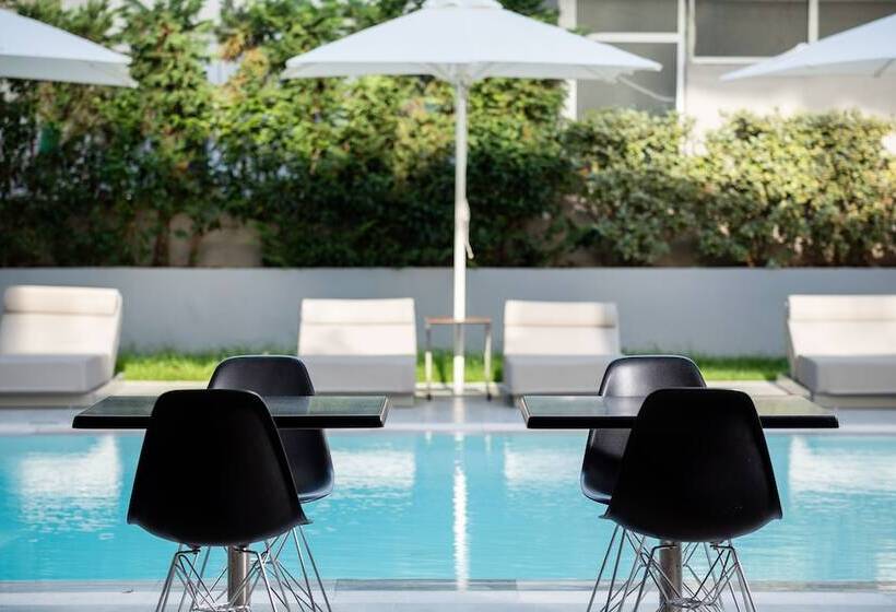 בית מלון כפרי Oktober Downtown Boutique