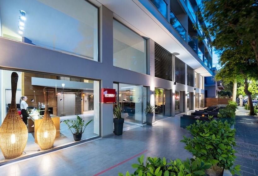 בית מלון כפרי Oktober Downtown Boutique