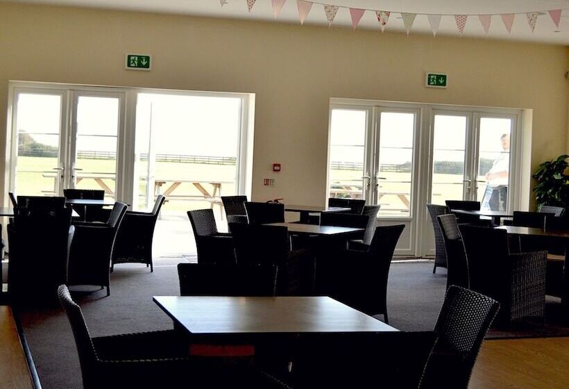 호텔 Pakefield Holiday Village   Adults Only