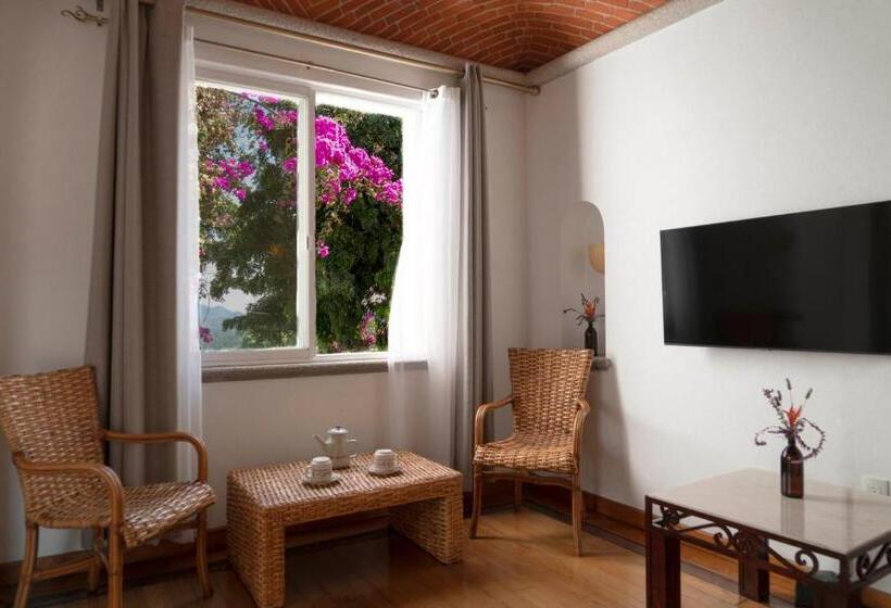 Posada Del Tepozteco   Hotel & Gallery