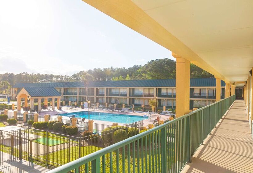 فندق Quality Inn Richmond Hill  Savannah I95