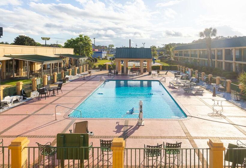 فندق Quality Inn Richmond Hill  Savannah I95