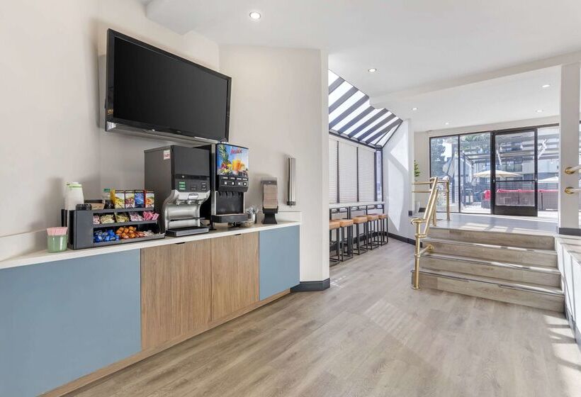 فندق Comfort Inn & Suites Irvine Spectrum