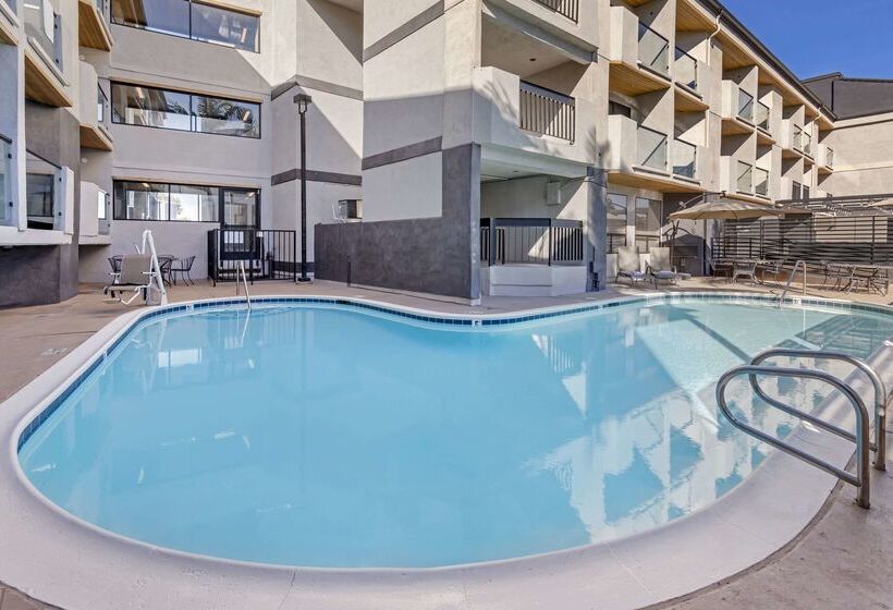 فندق Comfort Inn & Suites Irvine Spectrum