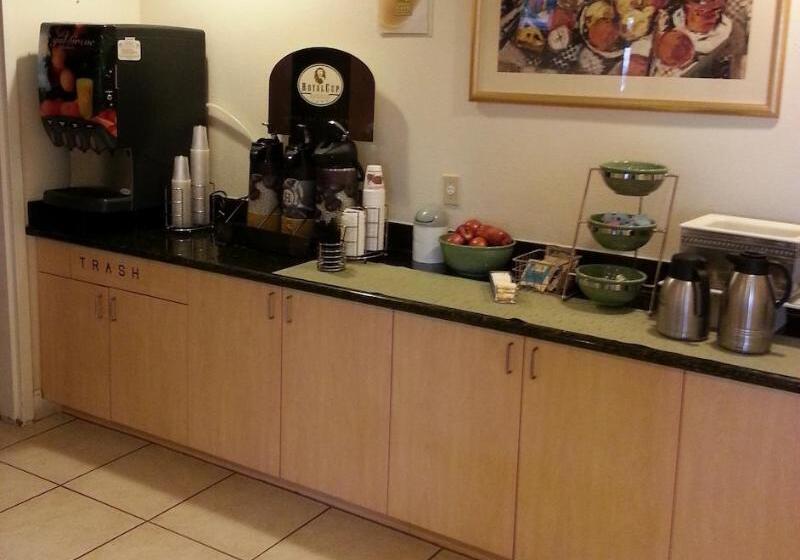 Отель Quality Inn & Suites Vacaville