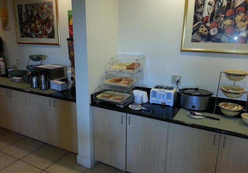 Отель Quality Inn & Suites Vacaville