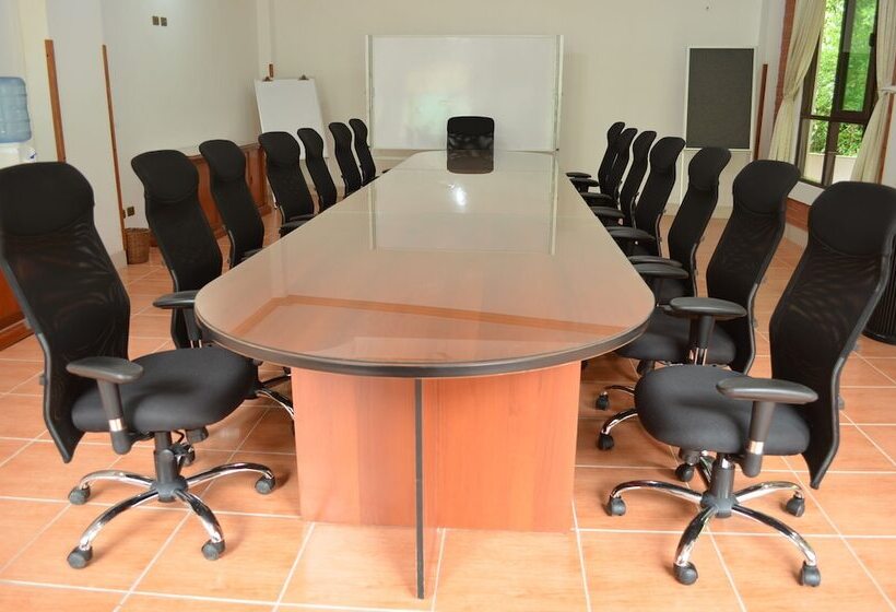 هتل Rio Selva Resort Yungas