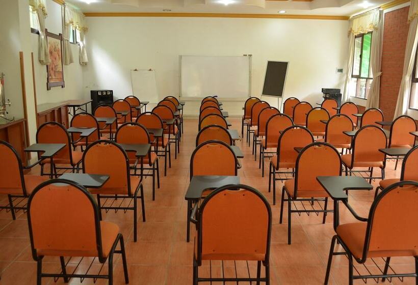 هتل Rio Selva Resort Yungas