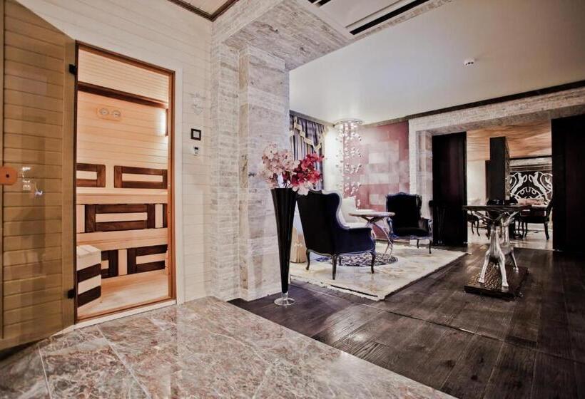 هتل Royal Castle Design & Spa