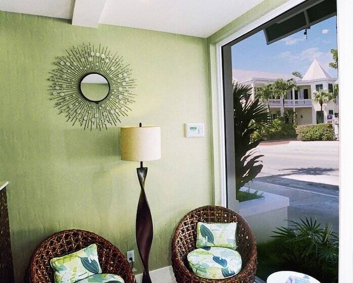 Отель Silver Palms Inn