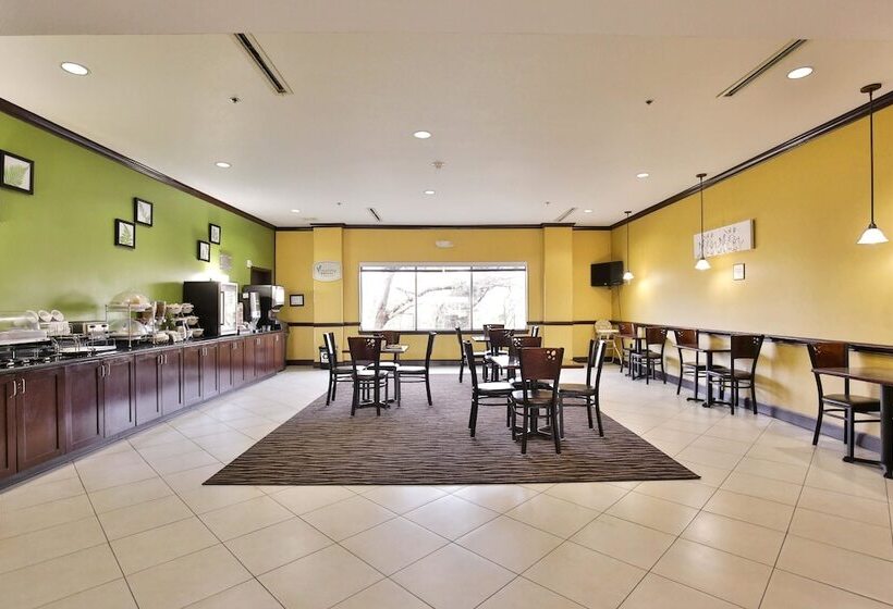 בית מלון כפרי Sleep Inn & Suites University