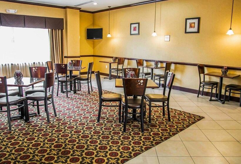 בית מלון כפרי Sleep Inn & Suites University