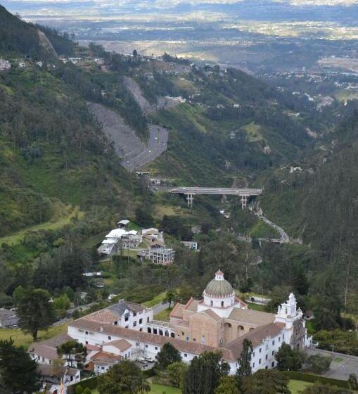 ホテル Stubel Suites & Cafe