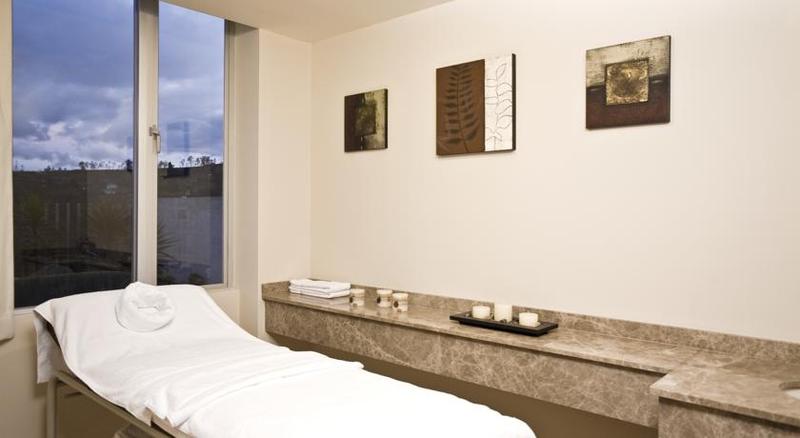 ホテル Stubel Suites & Cafe