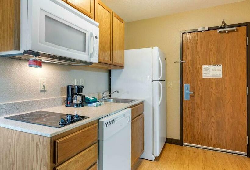 هتل Suburban Studios South Bend