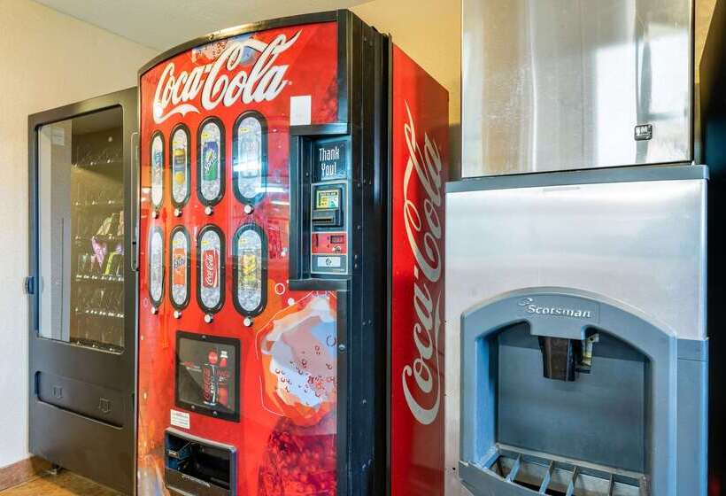 هتل Suburban Studios South Bend