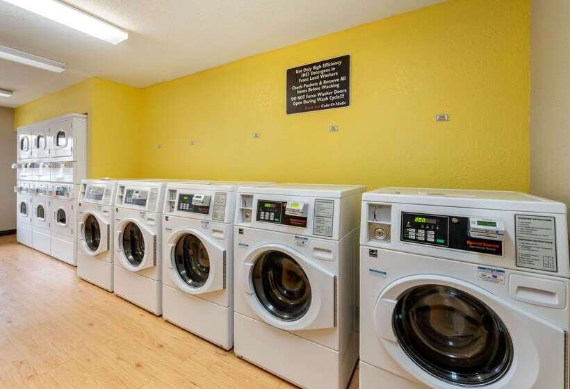 هتل Suburban Studios South Bend