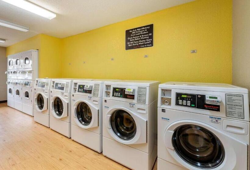 هتل Suburban Studios South Bend