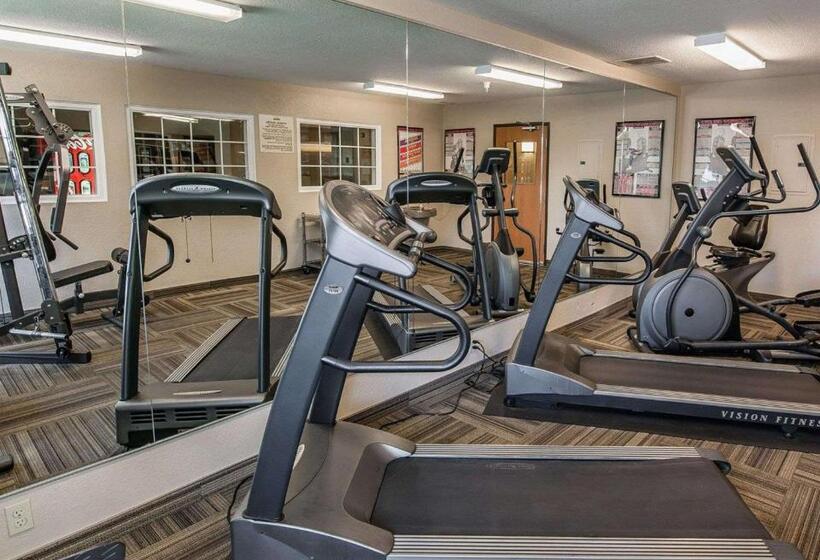 هتل Suburban Studios South Bend