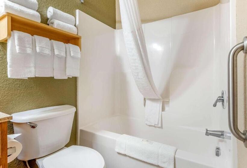 هتل Suburban Studios South Bend