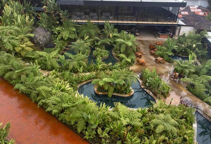 هتل Termales El Otoño