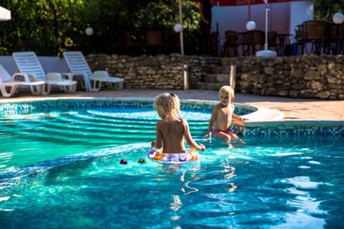 Vezhen Hotel   Free Parking