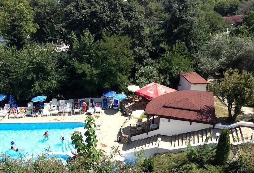 Vezhen Hotel   Free Parking