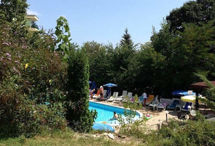 Vezhen Hotel   Free Parking