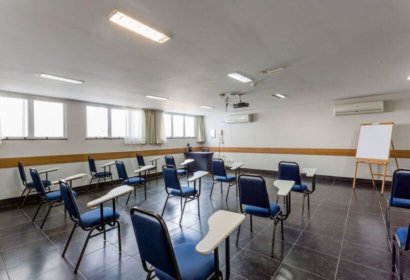 בית מלון כפרי Victory Suites