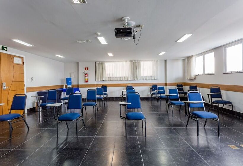 בית מלון כפרי Victory Suites