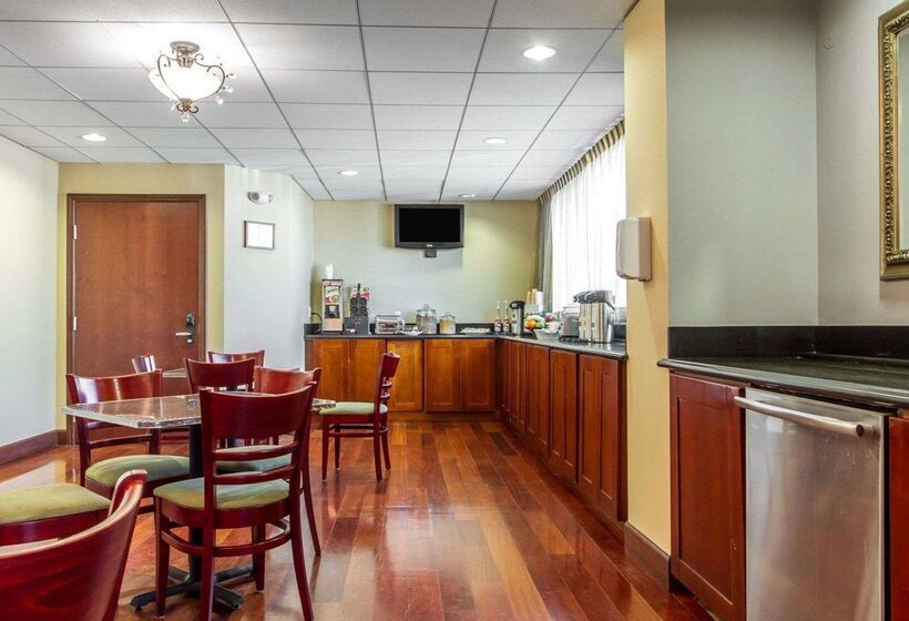 Отель Villa Montes