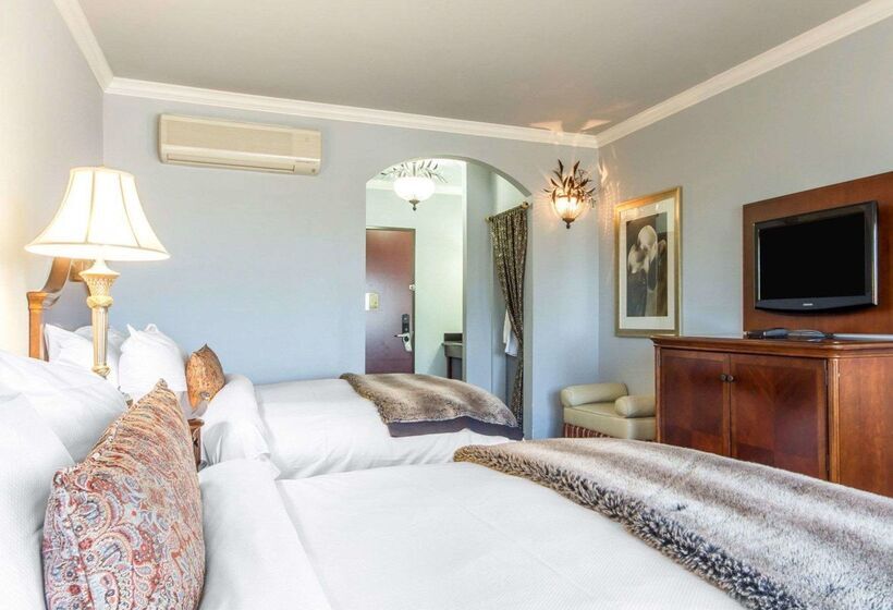 Отель Villa Montes