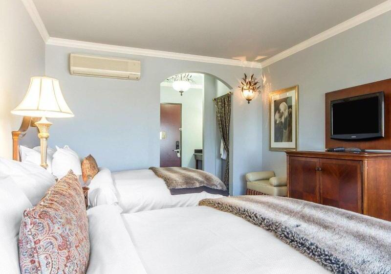 Отель Villa Montes