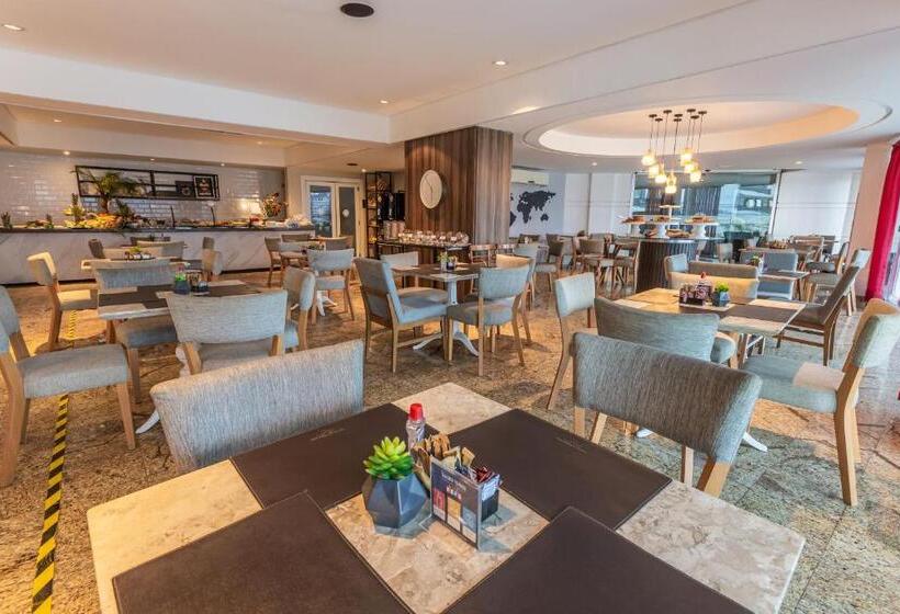 فندق Village Premium