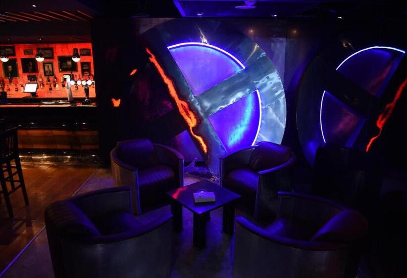 Monroe Hotel & Suites