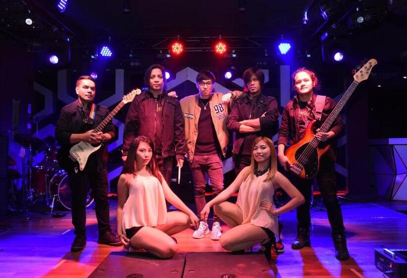 Monroe Hotel & Suites