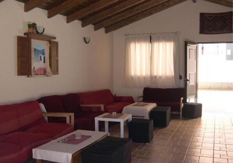 Peters Kool Pool Apts