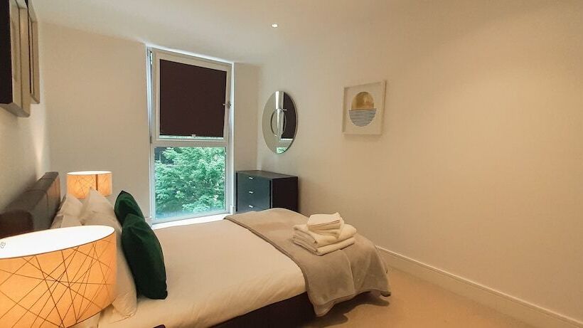 Spacious Serviced Apartments Canary Wharf