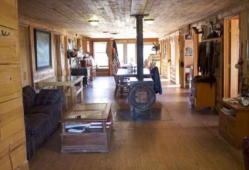 فندق Alpine Creek Lodge