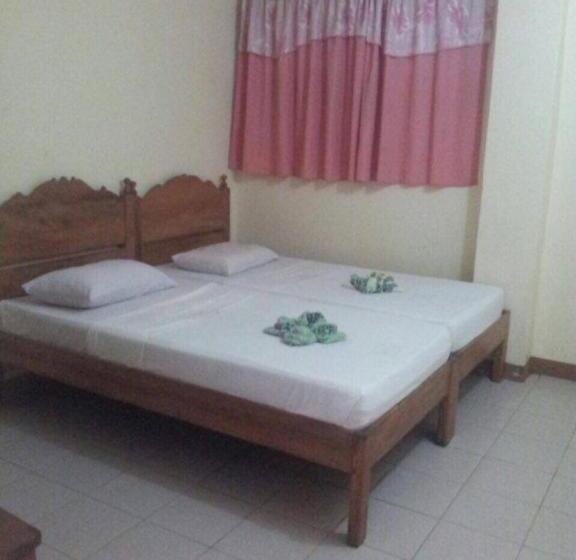 هتل Bee Hub Pension