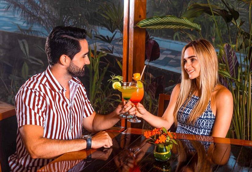 فندق Kapari Natural Lodge & Spa