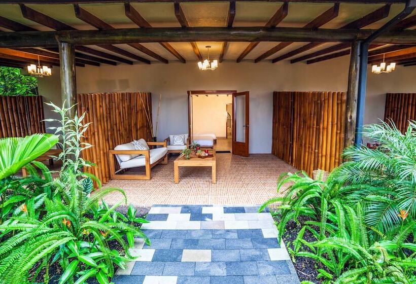 فندق Kapari Natural Lodge & Spa