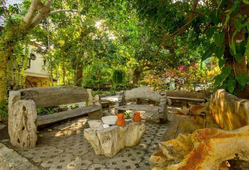 호텔 Oldwoods By The Sea Nature Resort Pangasinan