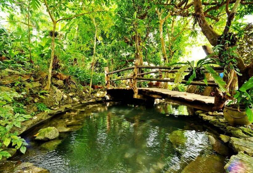 호텔 Oldwoods By The Sea Nature Resort Pangasinan