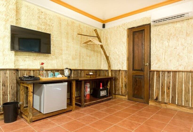 호텔 Oldwoods By The Sea Nature Resort Pangasinan