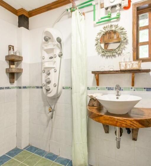 호텔 Oldwoods By The Sea Nature Resort Pangasinan